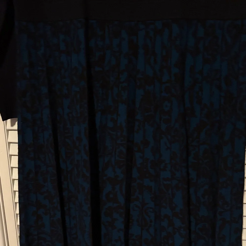 Chic Black and Blue Long Sleeve Sweater Dress - Picture 2 of 3